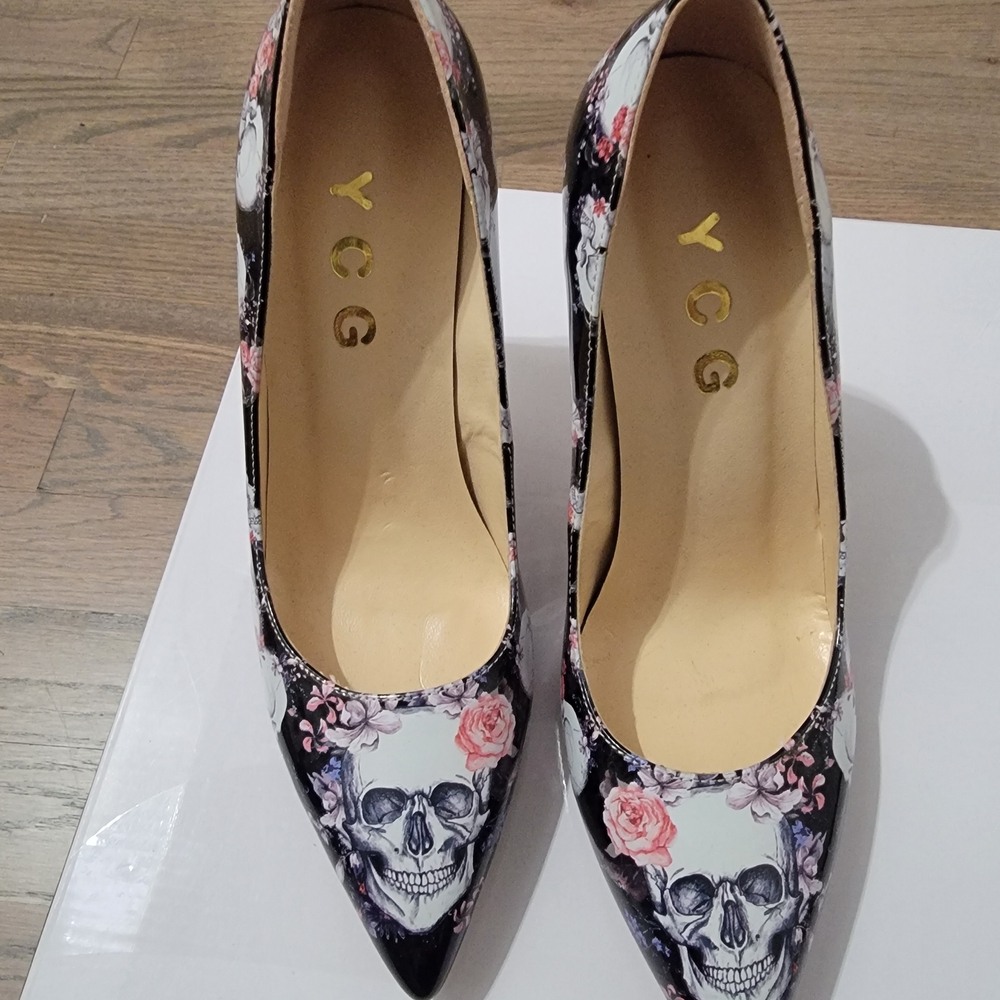 Floral Skull Print Heels - Black and White